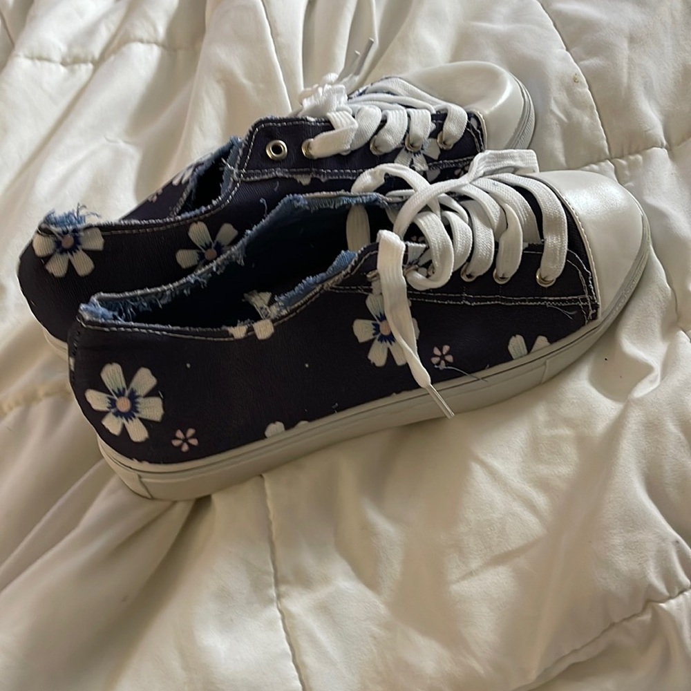 Brand new tennis shoes.